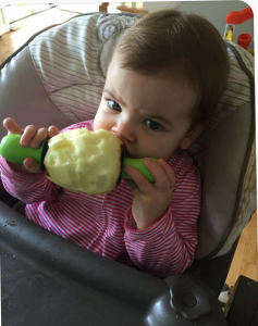 baby-eating-apple